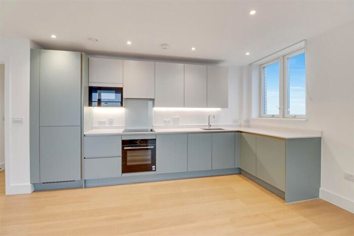 2 Bedroom Apartment To Rent In Herne Hill Road, London, SE24