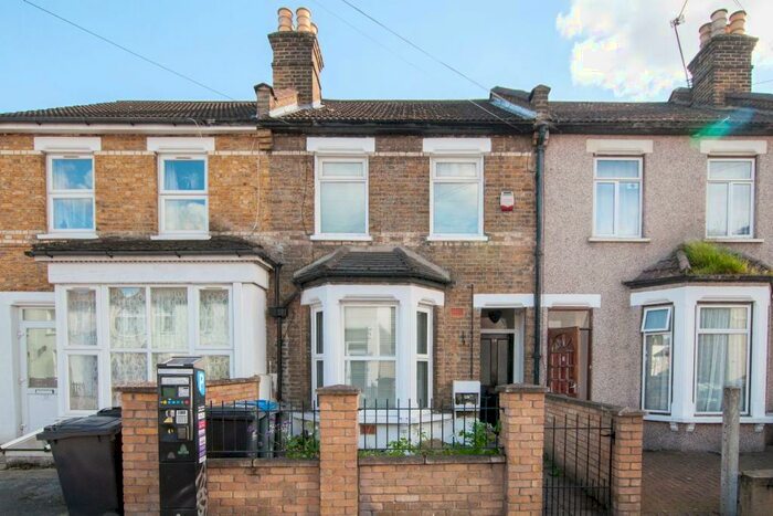 1 Bedroom Flat To Rent In Leslie Park Road, Croydon, CR0