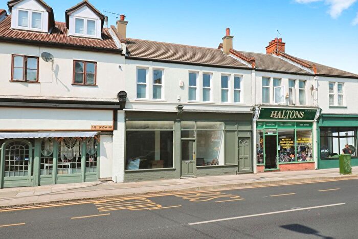 2 Bedroom Flat To Rent In Leigh Road, Leigh-On-Sea, SS9