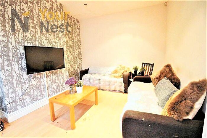 6 Bedroom Terraced House To Rent In Beechwood Mount, Burley, LS4