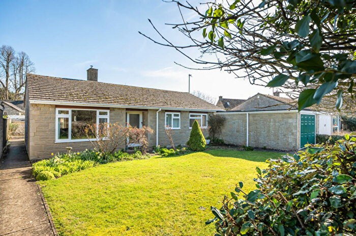 3 Bedroom Bungalow For Sale In Park Close, Middleton Stoney, Bicester, OX25