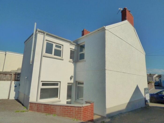 3 Bedroom Property To Rent In St Catherine Street, Carmarthen, Carmarthenshire, SA31
