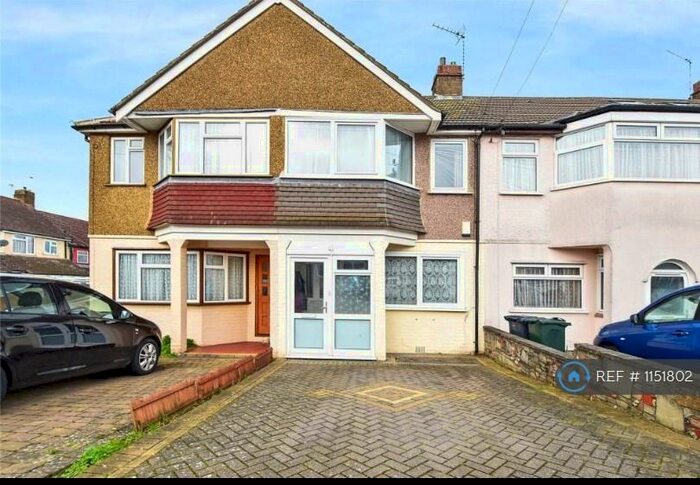 3 Bedroom Terraced House To Rent In Rayford Close, Dartford, DA1