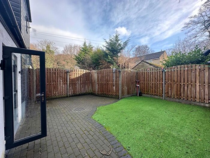 2 Bedroom Flat To Rent In Arthur Grove, Bradford Road, Birstall, Batley, WF17