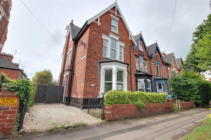 3 Bedroom Semi-Detached House For Sale In Ella Street, Hull, HU5