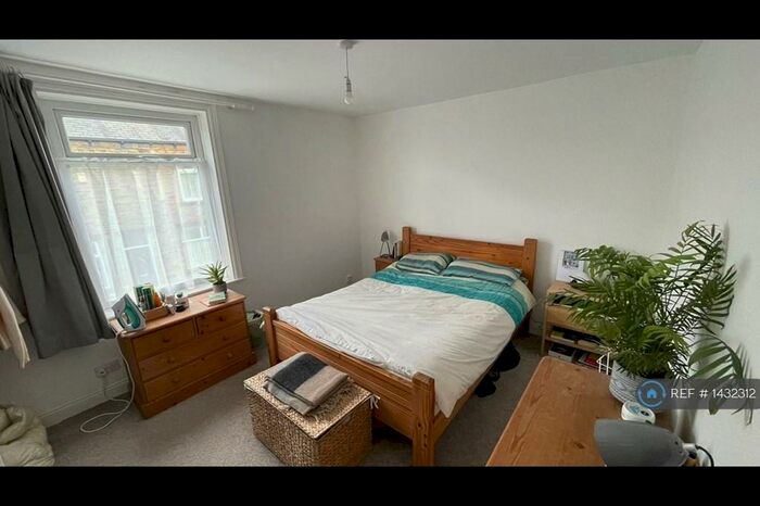 3 Bedroom Terraced House To Rent In Oakroyd Terrace, Leeds, LS28