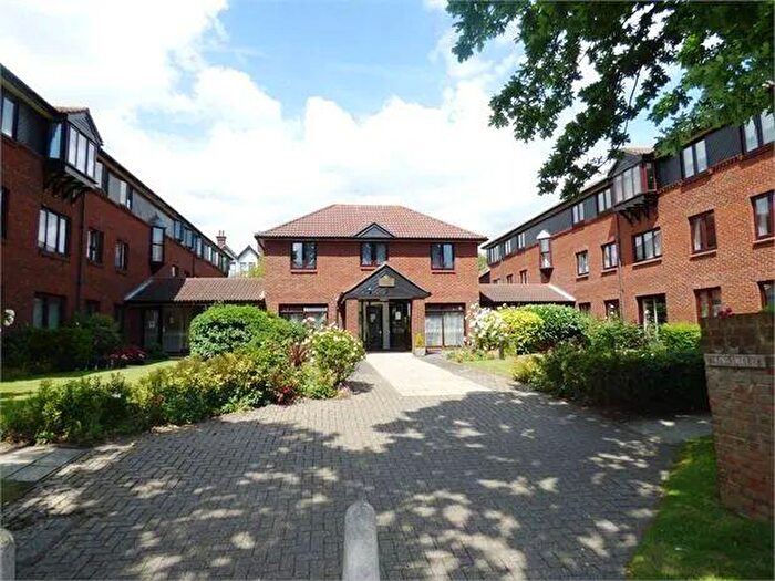 2 Bedroom Apartment For Sale In Imperial Avenue, Chalkwell, Chalkwell, SS0