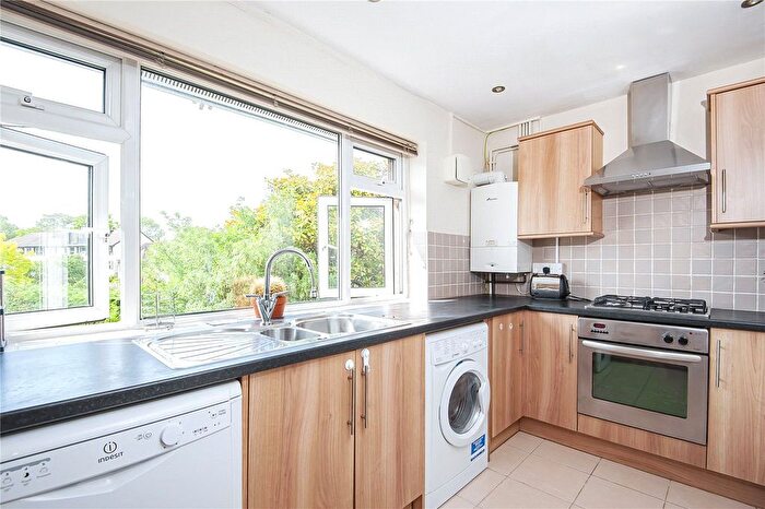 2 Bedroom Flat To Rent In Vandyke Close, Putney, SW15
