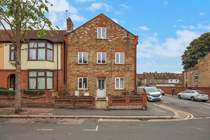 1 Bedroom Flat For Sale In Ely Road, London, E10