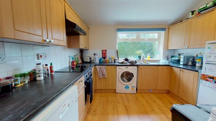 5 Bedroom Semi-Detached House To Rent In The Turnways, Headingley, Leeds, LS6