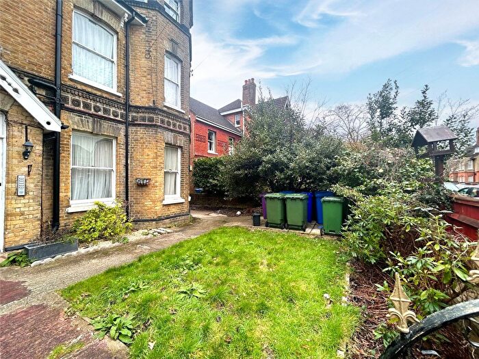 1 Bedroom Flat To Rent In Grasmere House, Cargate Avenue, Aldershot, Hampshire, GU11