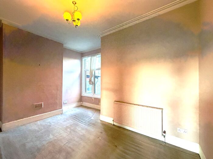 3 Bedroom Flat To Rent In Sydenham Road, London, SE26