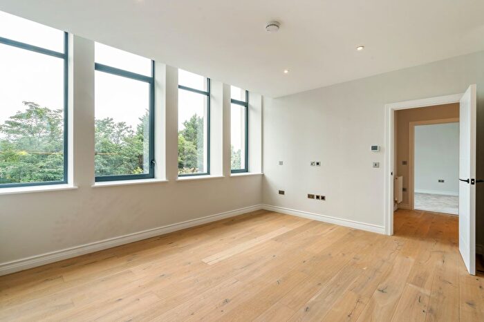 1 Bedroom Flat To Rent In Littleworth Road, Esher, Surrey, KT10