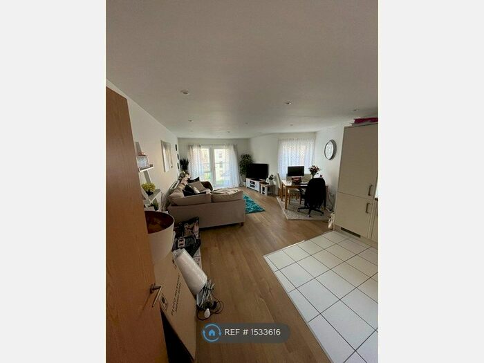 2 Bedroom Flat To Rent In John Thornycroft Road, Southampton, SO19