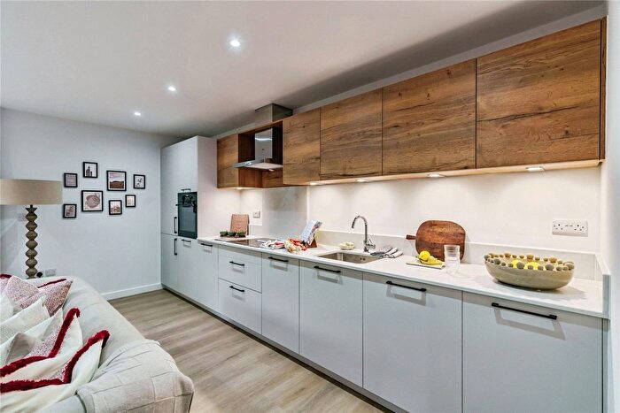 2 Bedroom Flat For Sale In Outwood Lane, Chipstead, Coulsdon, Surrey, CR5