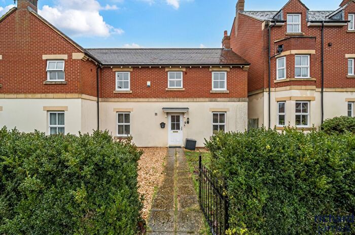 3 Bedroom Semi Detached House For Sale In Pioneer Road, Oakhurst, Swindon, SN25