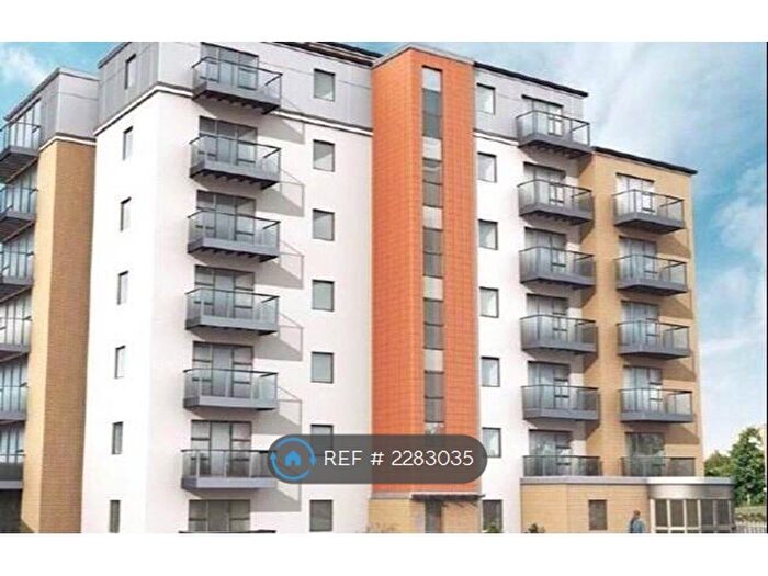 2 Bedroom Flat To Rent In Queen Mary Avenue, London, E18