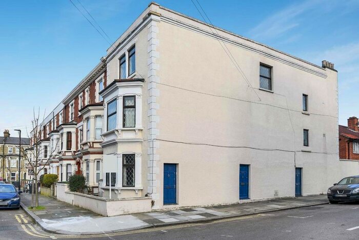 1 Bedroom Flat To Rent In Tregothnan Road, London, SW9