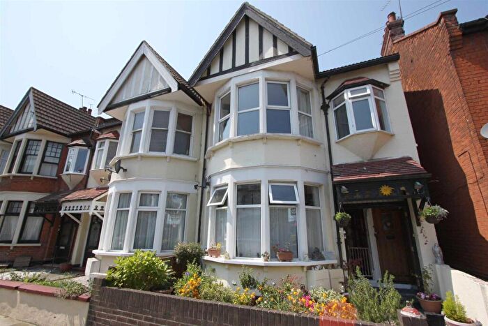 2 Bedroom Flat To Rent In Fleetwood Avenue, Westcliff On Sea, SS0