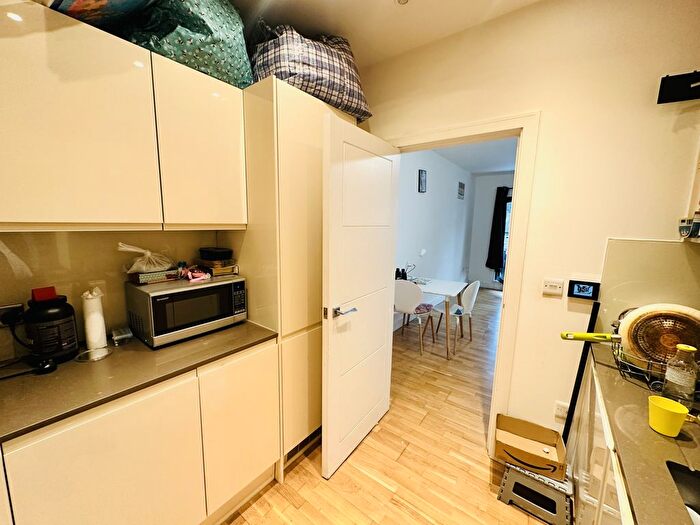 1 Bedroom Flat For Sale In Crownage Court, Sunbury-On-Thames, TW16