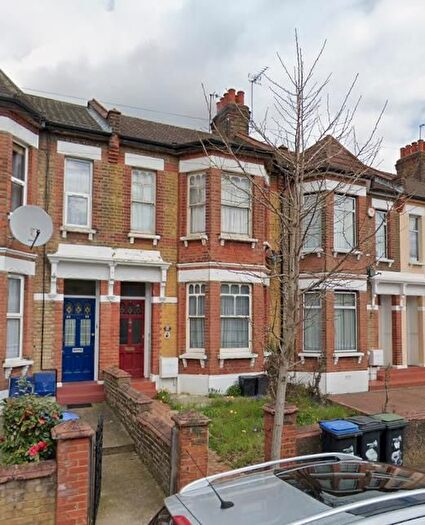 3 Bedroom Terraced House To Rent In Totteridge Road, Enfield, EN3
