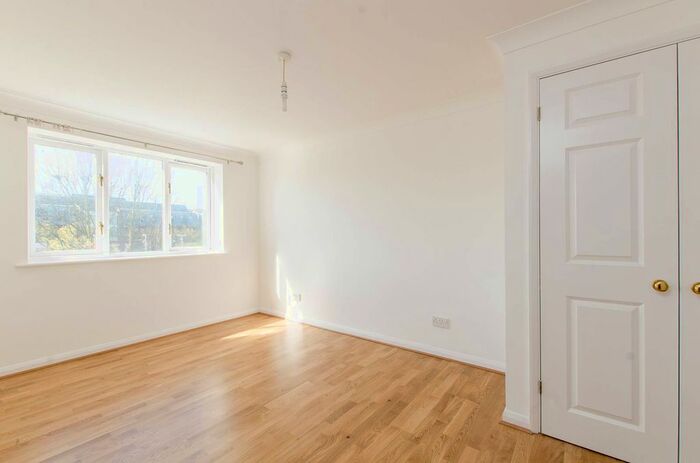 2 Bedroom Flat To Rent In Sopwith Way, Kingston, Kingston Upon Thames, KT2