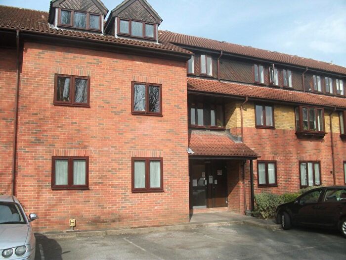 Studio To Rent In Glyn Avenue, Barnet, North London, EN4