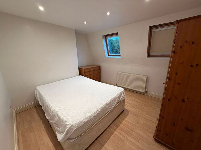 1 Bedroom Flat To Rent In Chiswick High Road, London, W4