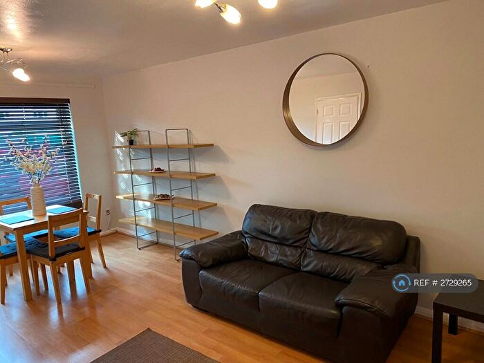 1 Bedroom Flat To Rent In The Poplars, Pinner, HA5