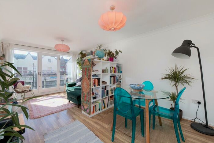 2 Bedroom Apartment To Rent In Essex Road, London, N1