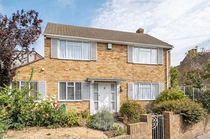 3 Bedroom Detached House For Sale In Milner Road, Thornton Heath, CR7