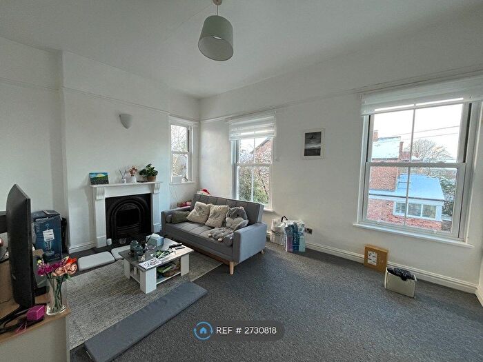 2 Bedroom Flat To Rent In Grove Avenue, Lymm, WA13
