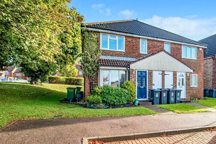 1 Bedroom Semi-Detached House To Rent In Slippers Hill, Hemel Hempstead, Hertfordshire, HP2