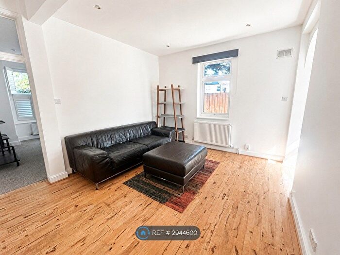 2 Bedroom Flat To Rent In Acre Road, London, SW19