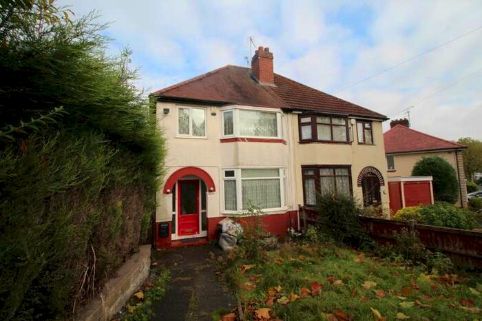 3 Bedroom Semi-Detached House To Rent In Chestnut Avenue, Dudley, West Midlands, DY1