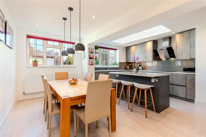 4 Bedroom End Of Terrace House To Rent In Lavington Stables, Vandyke Close, London, SW15