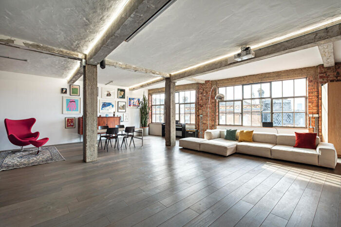 3 Bedroom Flat For Sale In St Johns Street, Clerkenwell, EC1V