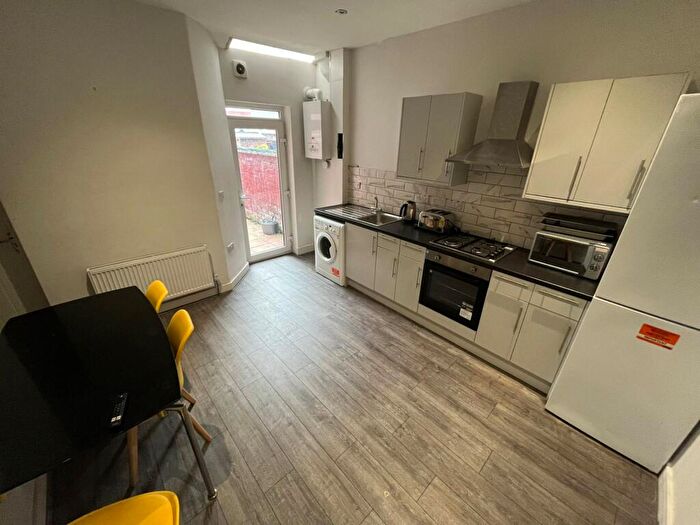 4 Bedroom House To Rent In Milnthorpe Street, Salford, M6