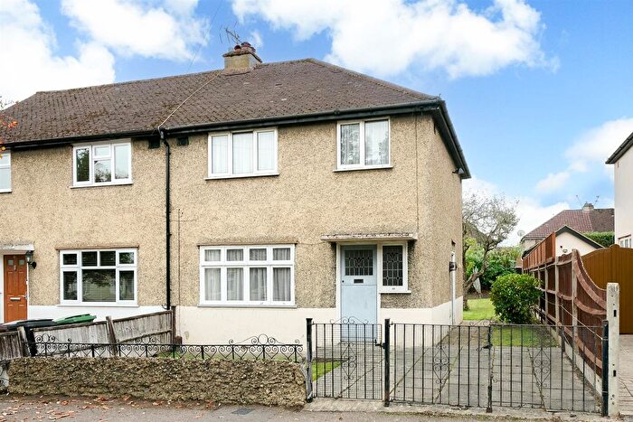 3 Bedroom Property For Sale In Harvey Road, London Colney, AL2