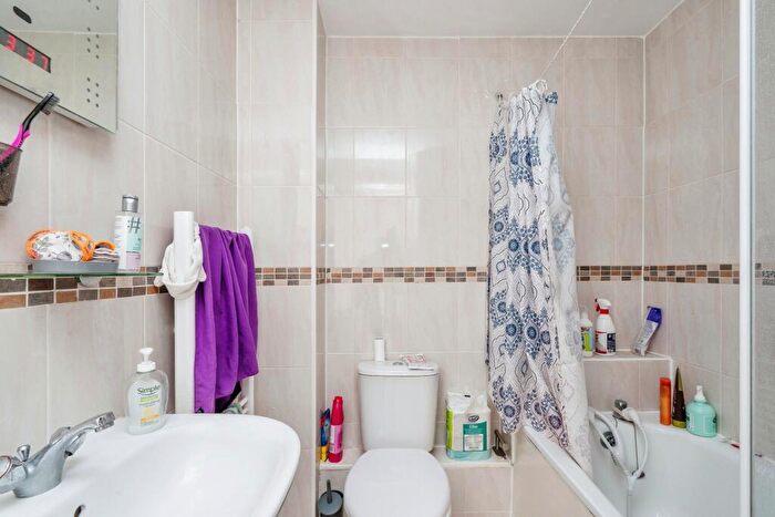 1 Bedroom Flat For Sale In Manor Park Avenue, Portsmouth, Hampshire, PO3