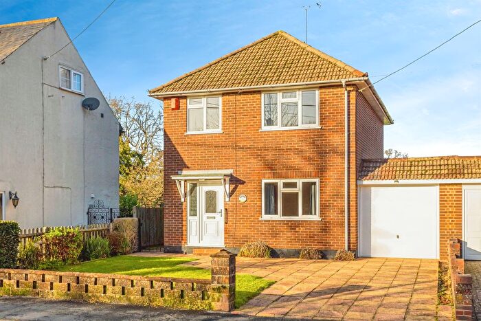 3 Bedroom Link Detached House For Sale In Horsham Road, Handcross, Haywards Heath, RH17