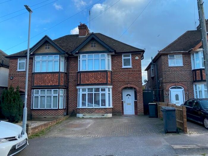 3 Bedroom Semi-Detached House To Rent In Graham Gardens, Luton, LU3