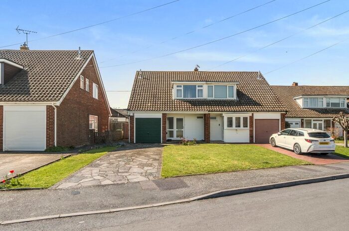 3 Bedroom Bungalow To Rent In Green Gardens, Farnborough, Orpington, BR6