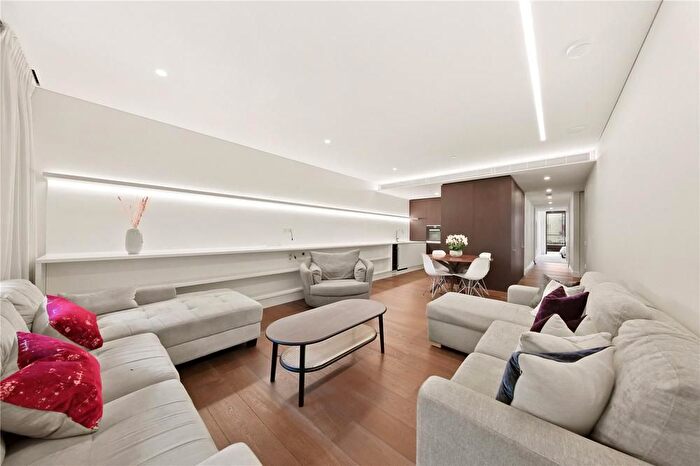 2 Bedroom Flat To Rent In Rathbone Place, London, W1T