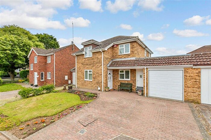 4 Bedroom Link Detached House For Sale In Park Wood Close, Broadstairs, Kent, CT10
