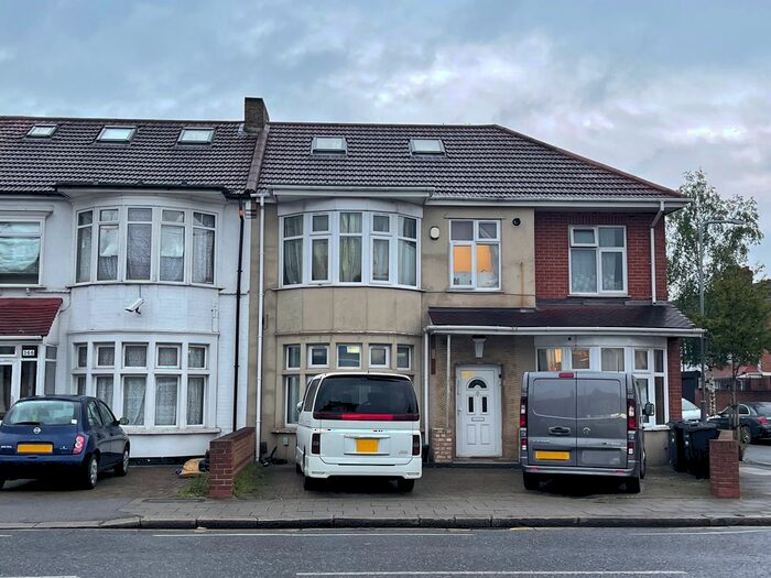 2 Bedroom Flat To Rent In Ley Street, Ilford, IG1