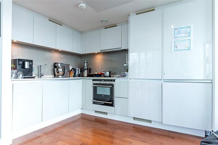 2 Bedroom Apartment To Rent In Landmark East Tower, Marsh Wall, London, E14