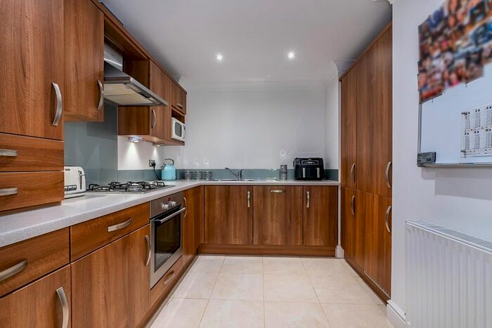 2 Bedroom Flat For Sale In Highdown Close, Banstead, SM7
