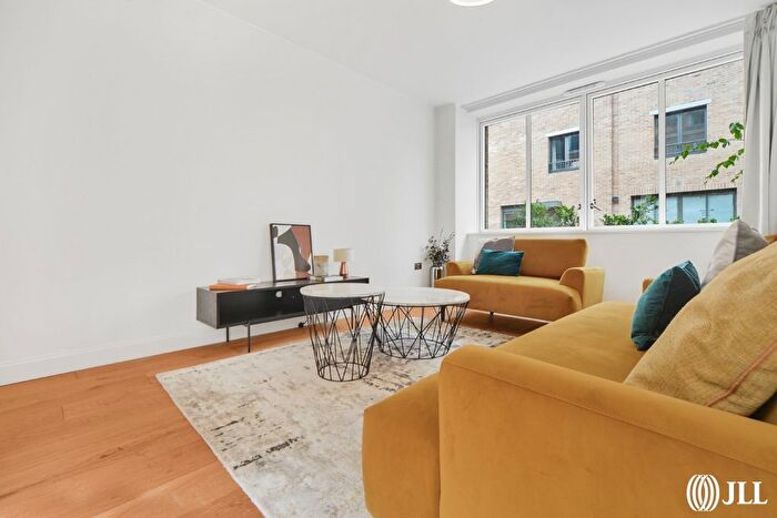 3 Bedroom Flat To Rent In Carpet Street, Sugar House Island, E15