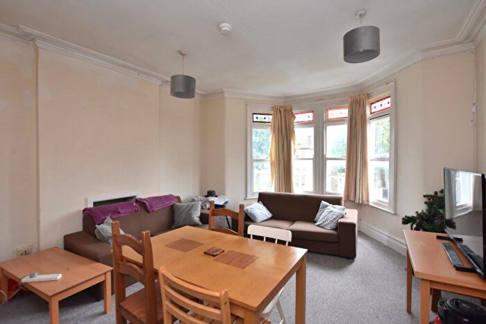 5 Bedroom Terraced House To Rent In Linden Road, Upper Maisonette, Westbury Park, Bristol, BS6